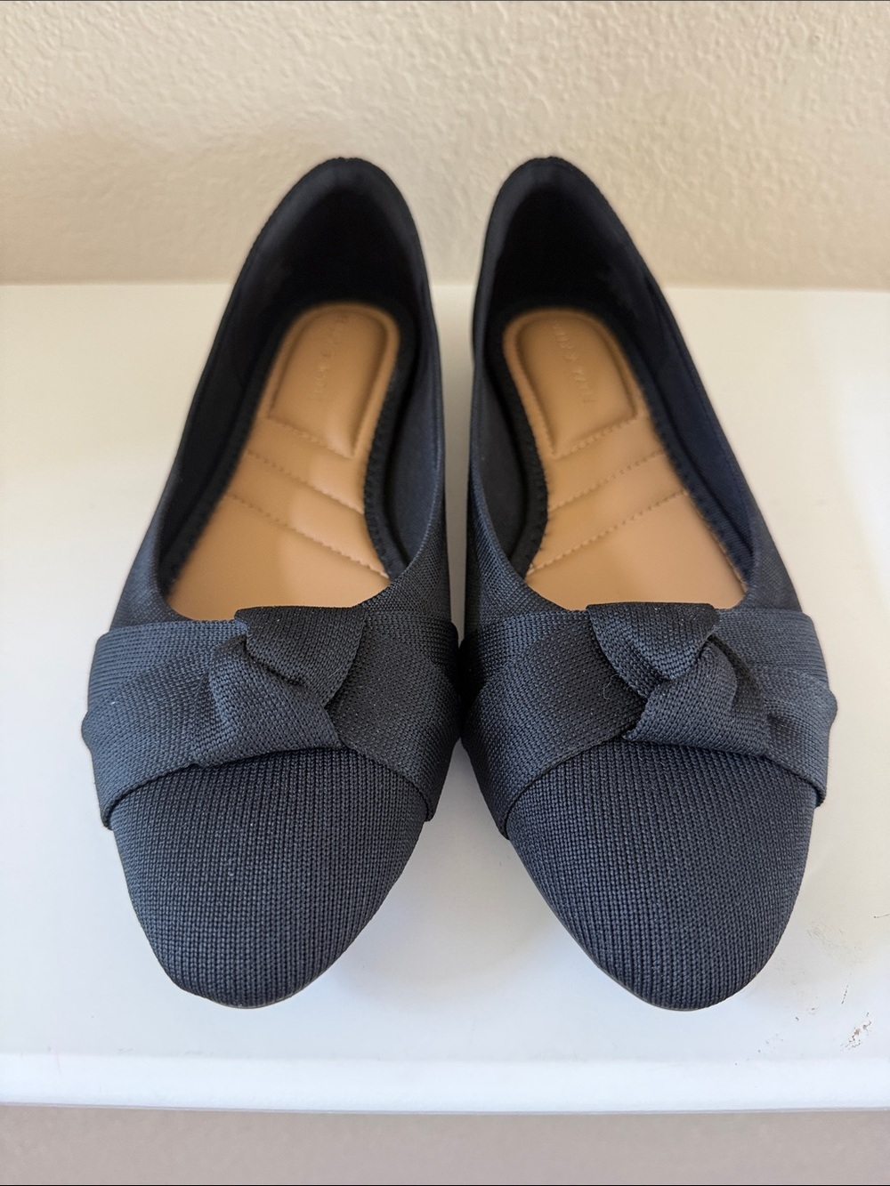 Women’s Black Pointed Toe Bow Ballet Flats - Picture 2 of 9